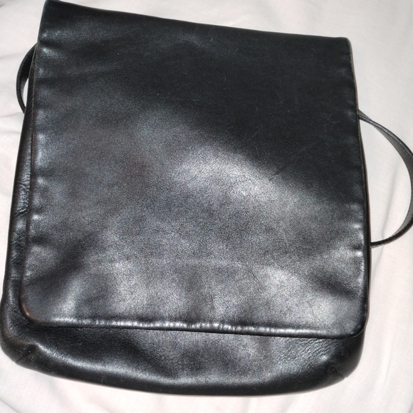 Coach Handbags - Coach vintage black booksack
